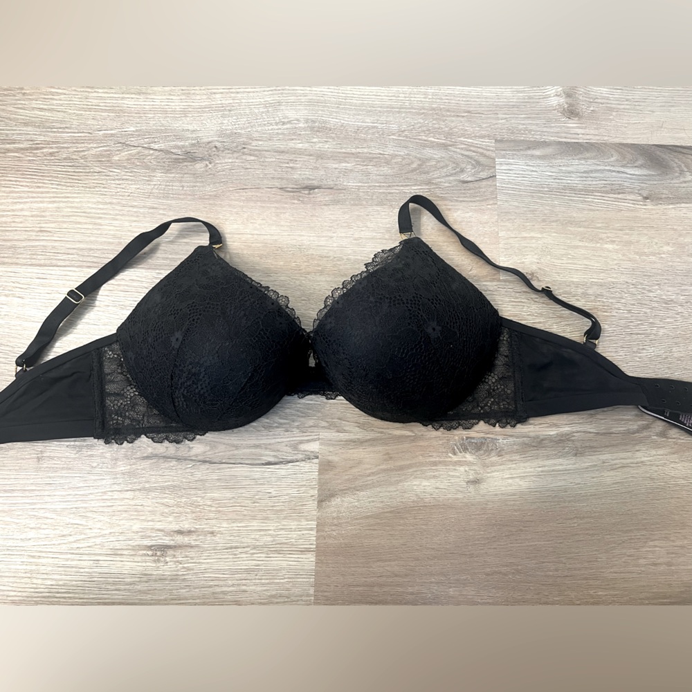 Victoria’s Secret Very Sexy Black Lace Bra (32DDD)